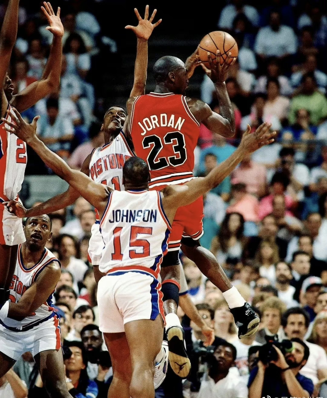 特朗普在底特律总统竞选演讲-PG官方网站